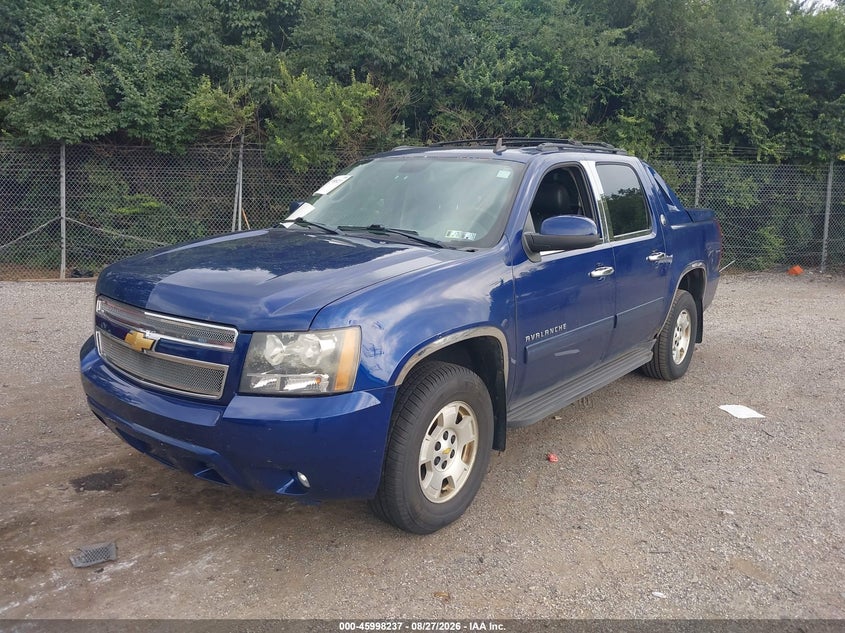 2013 Chevrolet Avalanche, Normal Wear & Tear, IAAI, VIN 3GNTKFE70DG189211 — photo 2