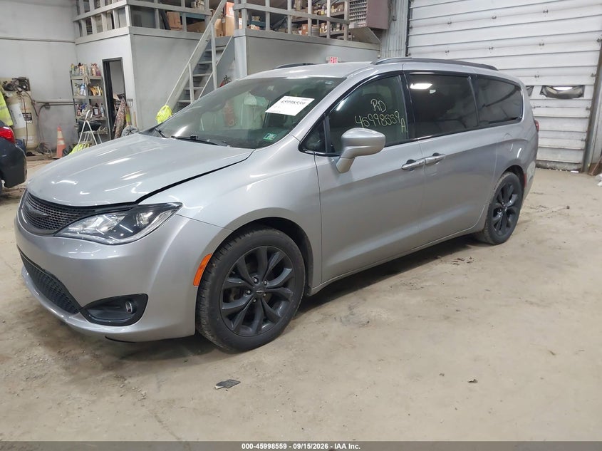 Vin: 2c4rc1bg0lr290569, lot: 46497904, chrysler pacifica touring l 20202