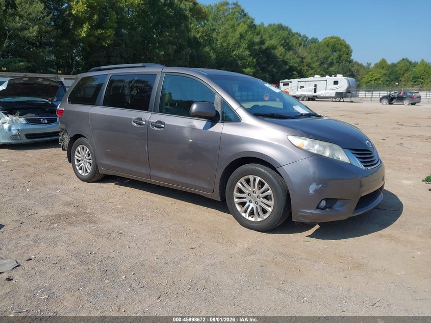 TOYOTA SIENNA - zdjęcie 1