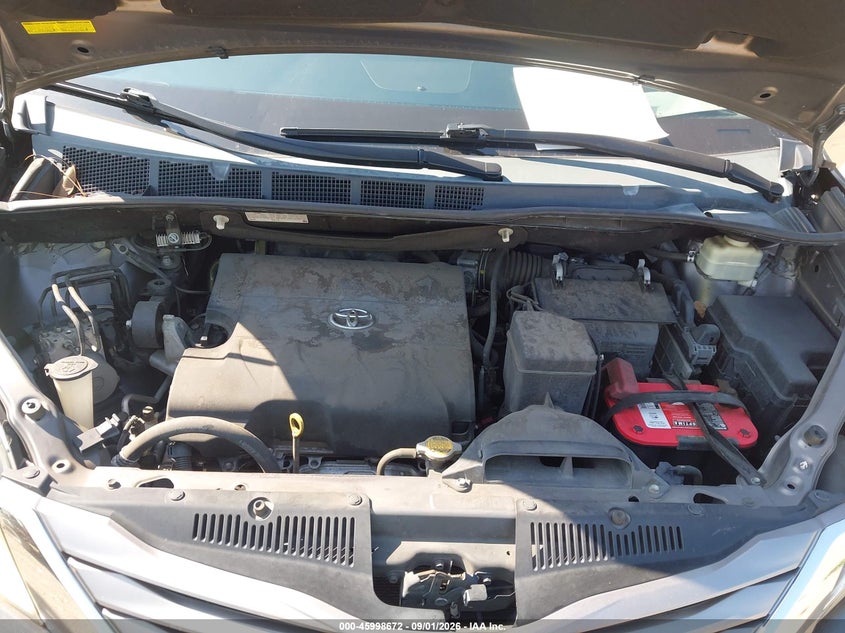 TOYOTA SIENNA - zdjęcie 10