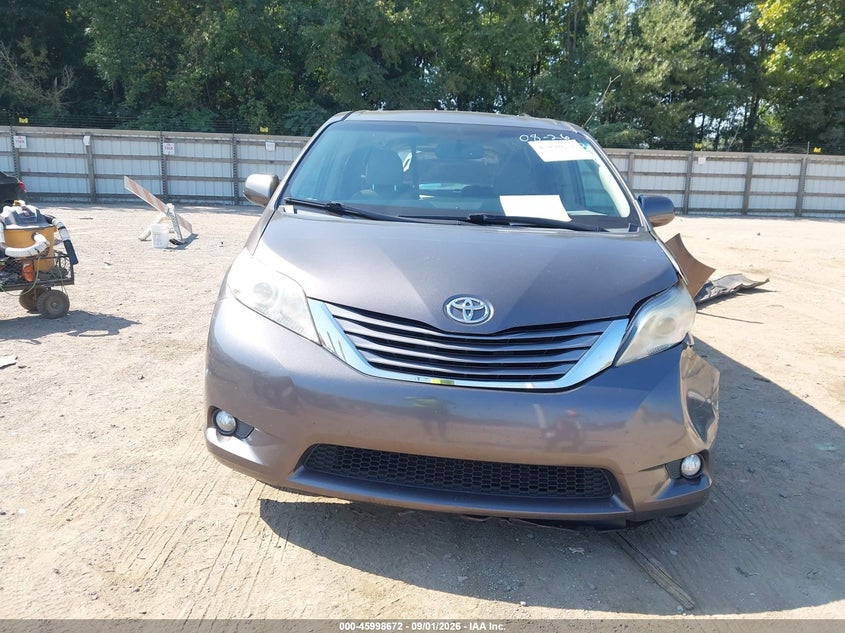TOYOTA SIENNA - zdjęcie 12