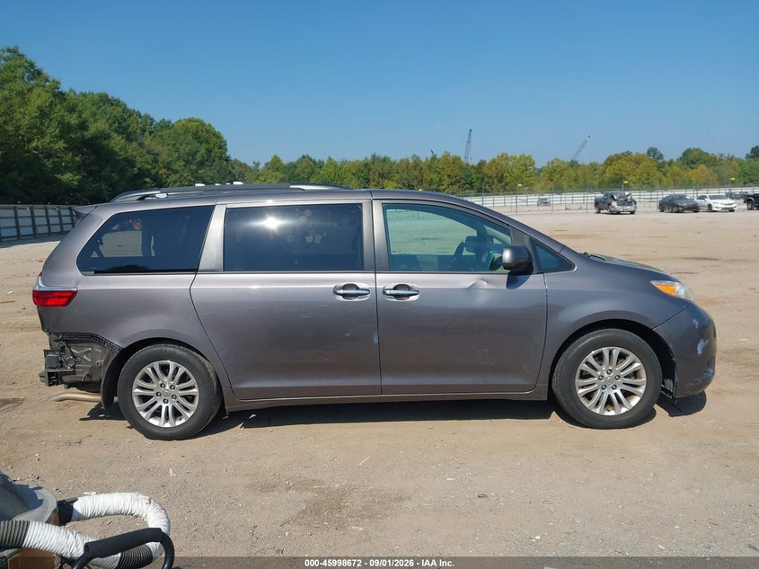 TOYOTA SIENNA - zdjęcie 13