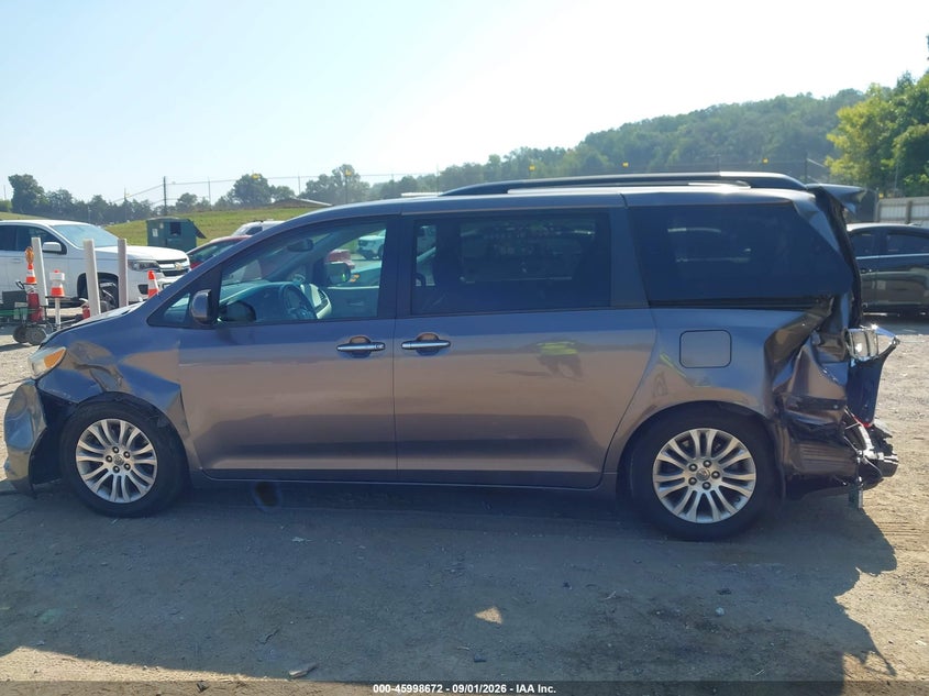 TOYOTA SIENNA - zdjęcie 14