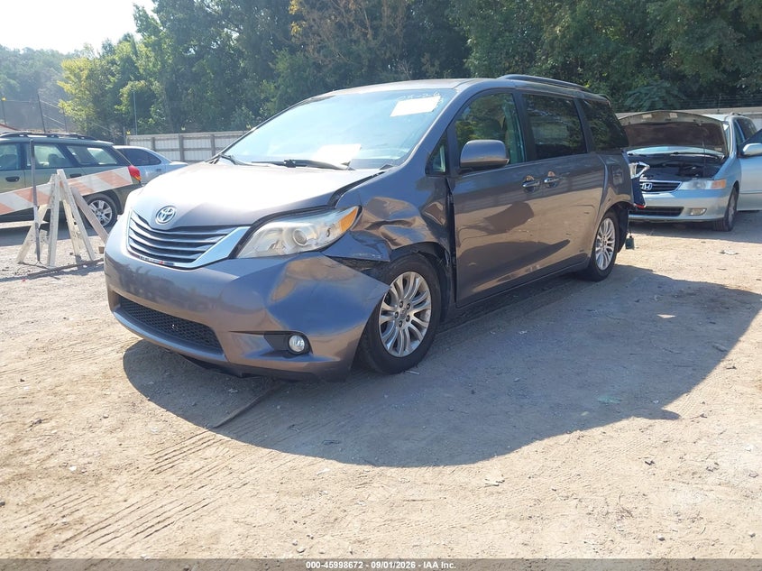 TOYOTA SIENNA - zdjęcie 2