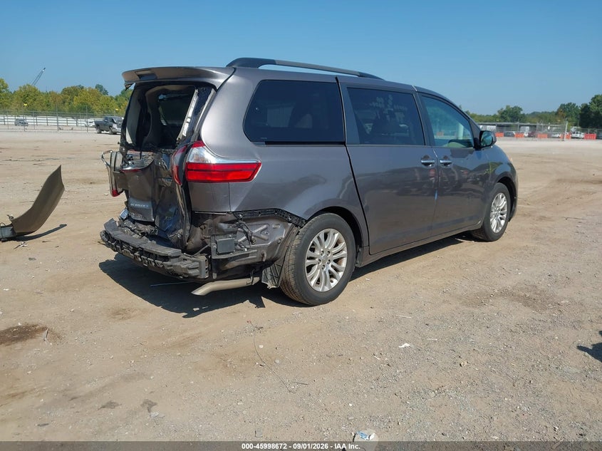TOYOTA SIENNA - zdjęcie 4