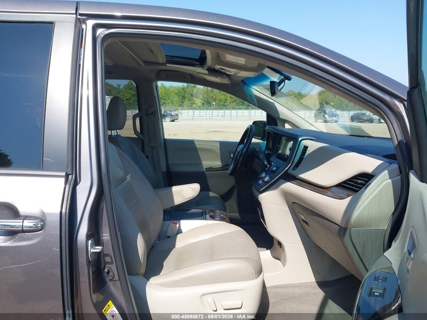 TOYOTA SIENNA - zdjęcie 5