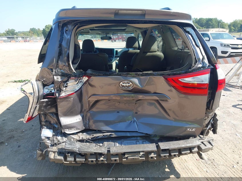 TOYOTA SIENNA - zdjęcie 6