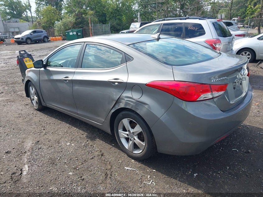 2013 HYUNDAI ELANTRA auction photo 3