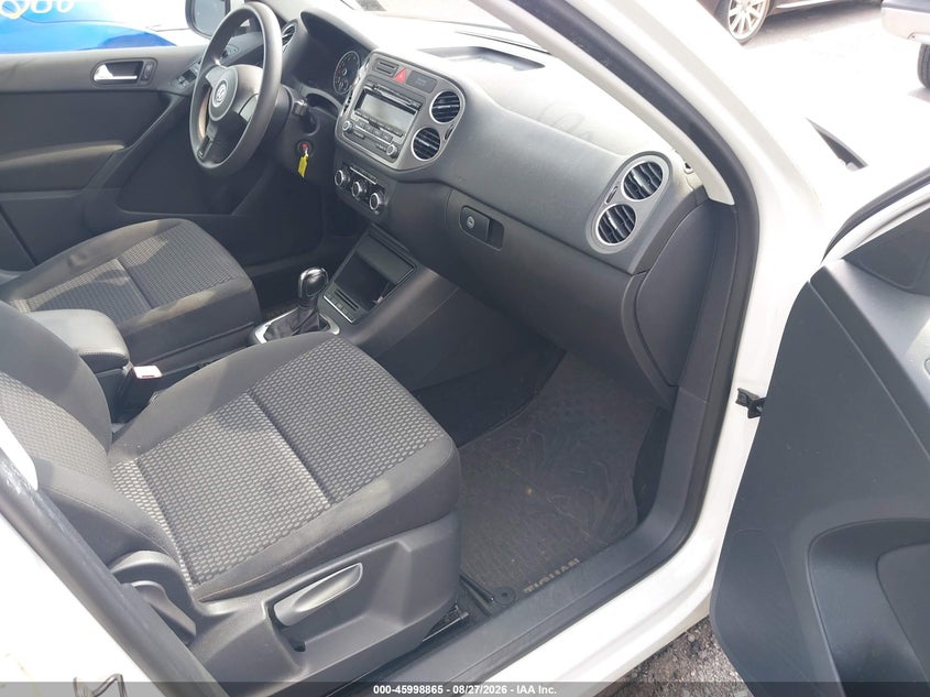 2011 VOLKSWAGEN TIGUAN auction photo 5
