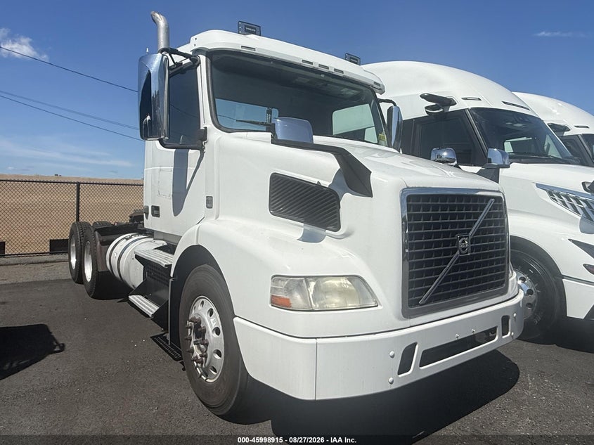 2015 VOLVO VNM64T auction photo 1
