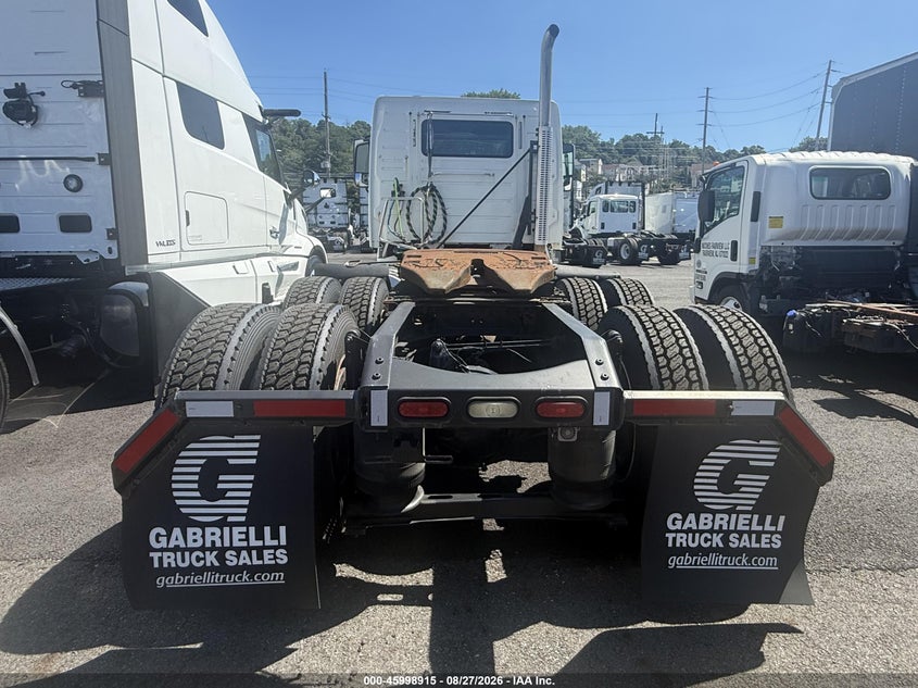 2015 VOLVO VNM64T auction photo 5