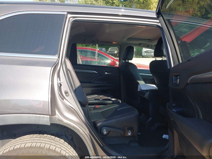 TOYOTA HIGHLANDER - zdjęcie 8