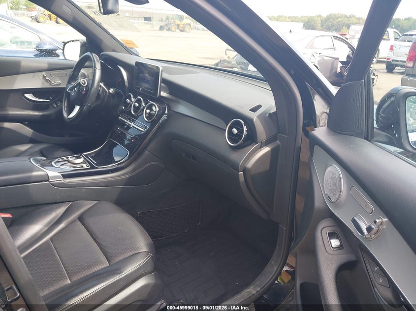 2017 MERCEDES-BENZ GLC 300 auction photo 5