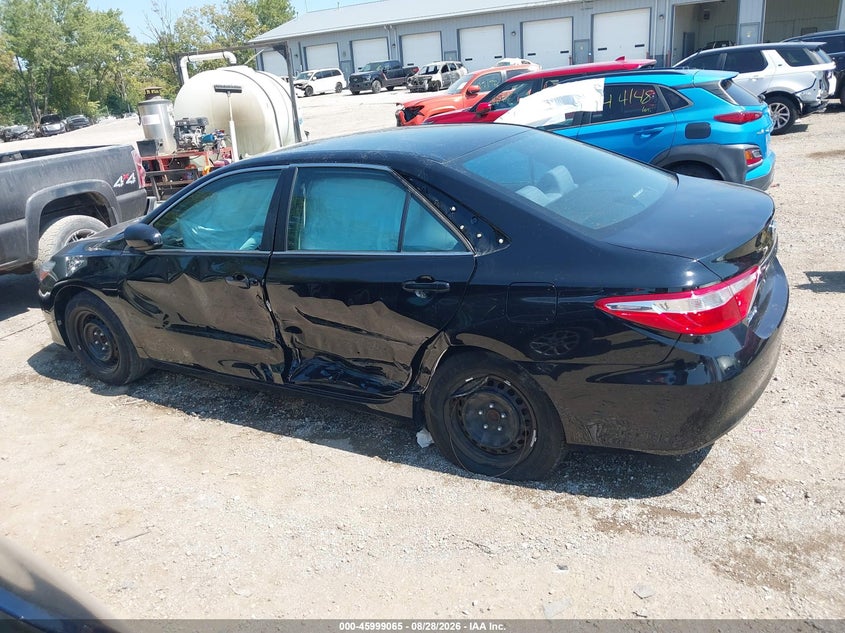 TOYOTA CAMRY - zdjęcie 14