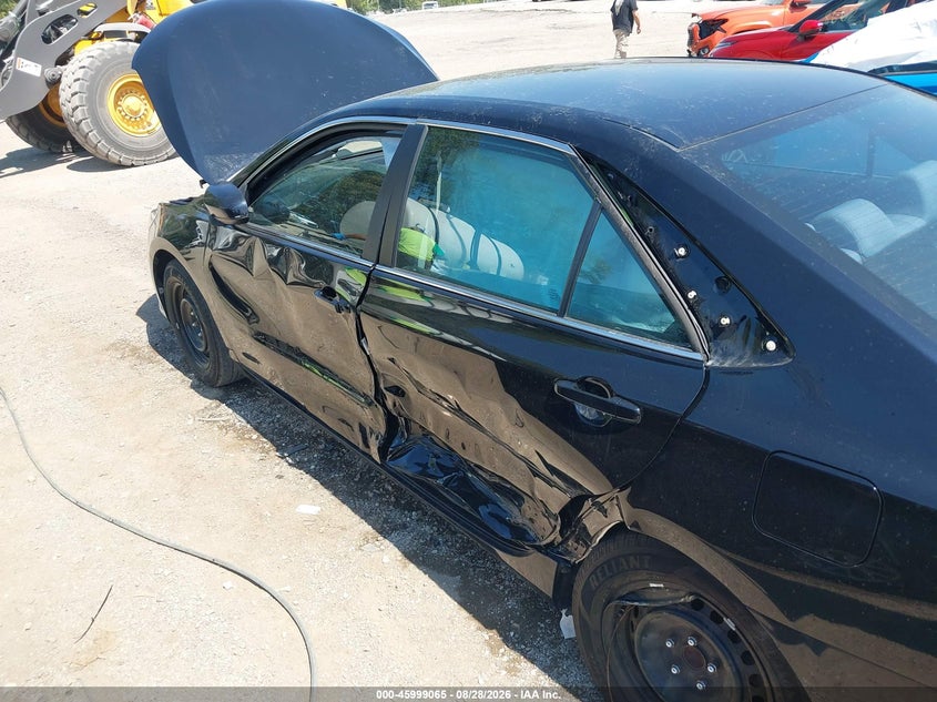 TOYOTA CAMRY - zdjęcie 6