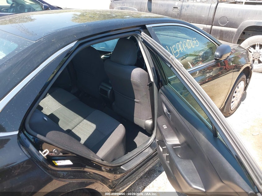 TOYOTA CAMRY - zdjęcie 8