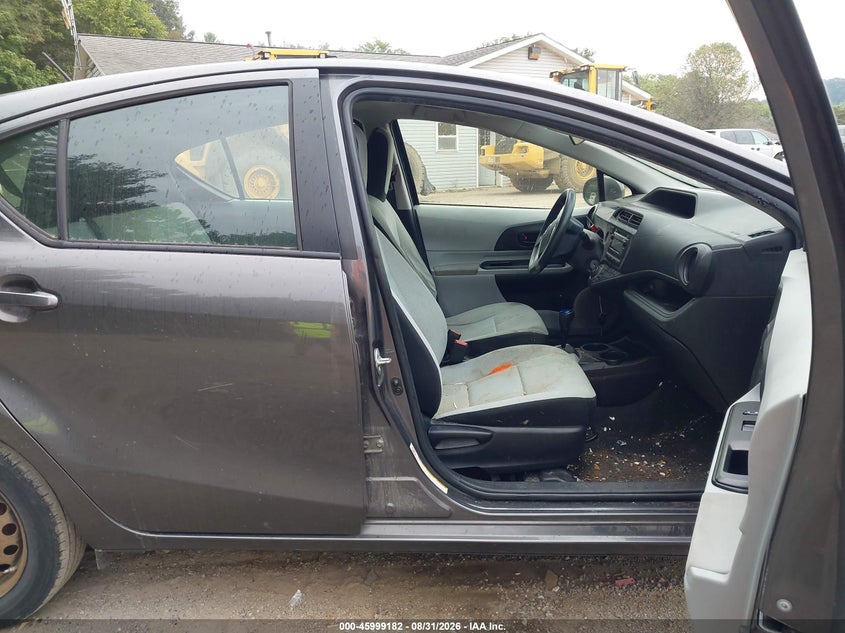 2013 TOYOTA PRIUS C auction photo 5