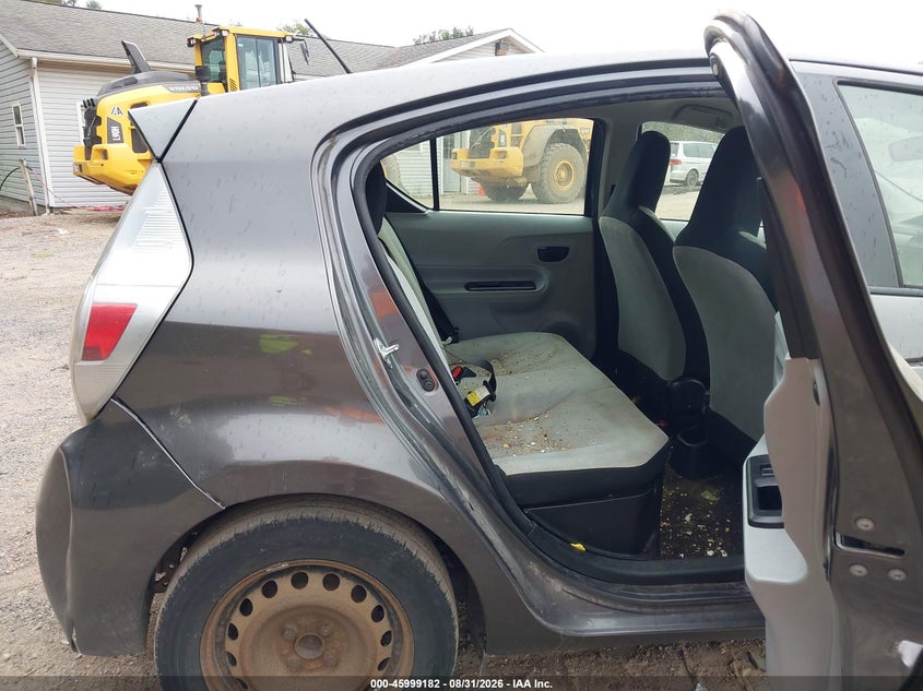 2013 TOYOTA PRIUS C auction photo 8
