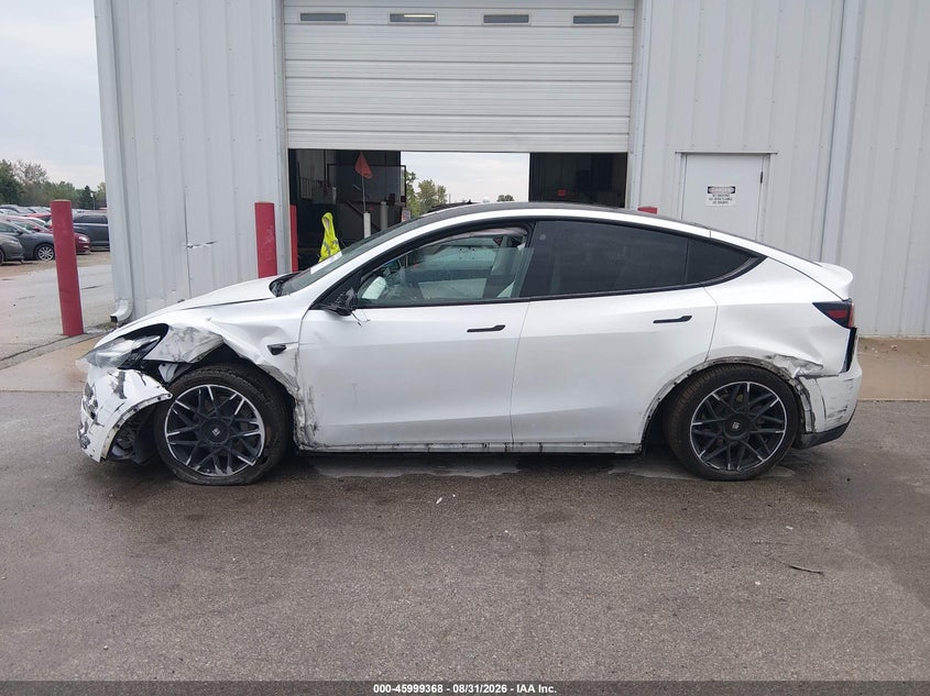 2022 TESLA MODEL Y LONG RANGE DUAL MOTOR ALL-WHEEL DRIVE · Фото 13