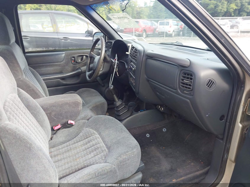 1999 CHEVROLET S-10 auction photo 5