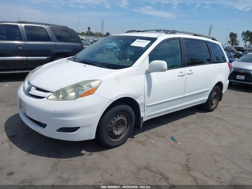 2006 TOYOTA SIENNA auction photo 2