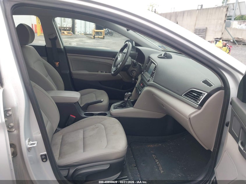 2018 HYUNDAI ELANTRA auction photo 5