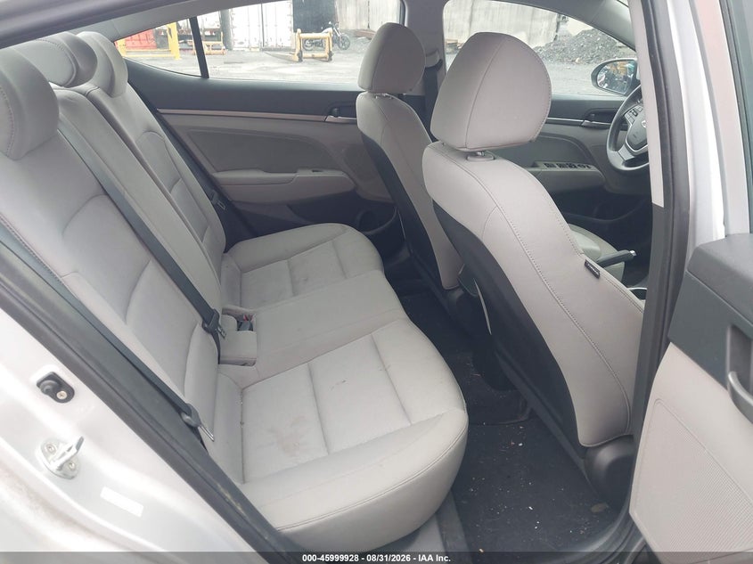 2018 HYUNDAI ELANTRA auction photo 8