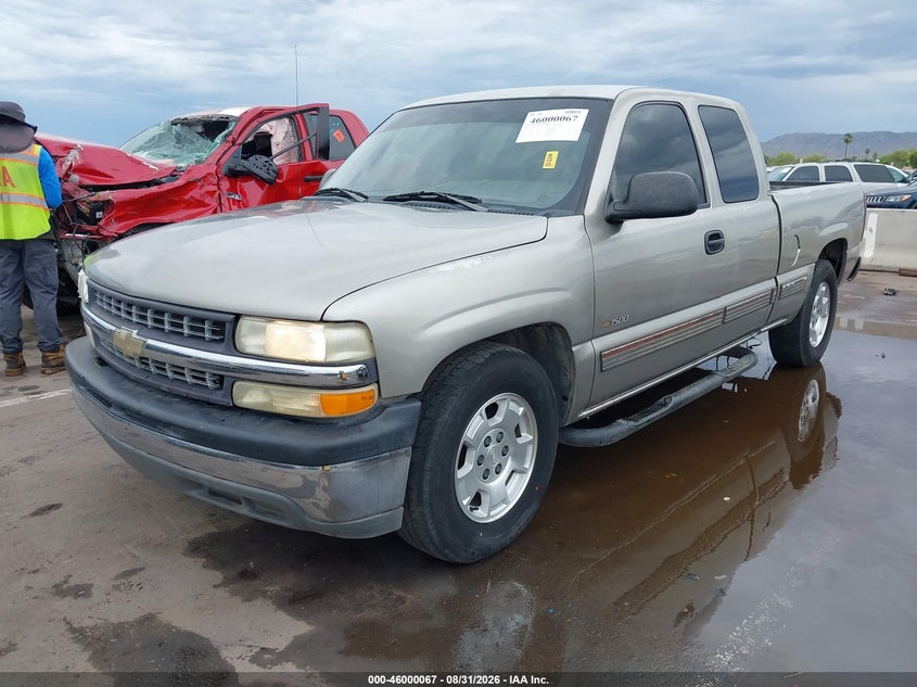 2002 Chevrolet Silverado 1500, Right Rear, IAAI, VIN 2GCEC19T121268157 — photo 2