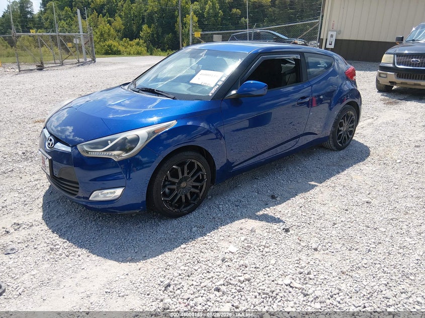 2017 Hyundai Veloster, Front & Rear, IAAI, VIN KMHTC6AD2HU310546 — photo 2