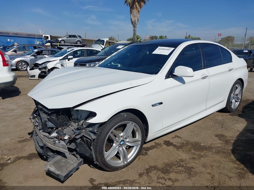 2012 BMW 5er, Right Front, IAAI, VIN WBAFR7C55CC816525 — photo 2
