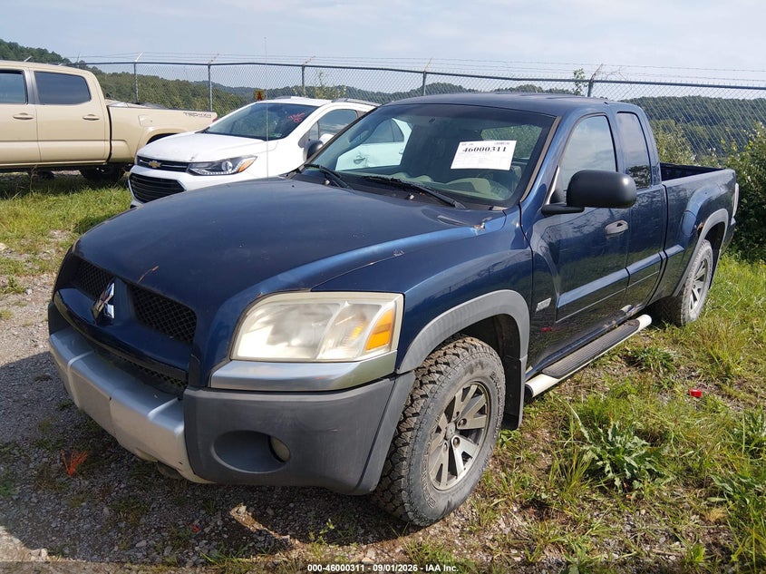 2006 MITSUBISHI RAIDER auction photo 2