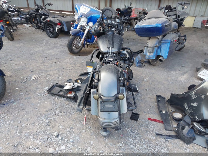 HARLEY-DAVIDSON FLHX 2010