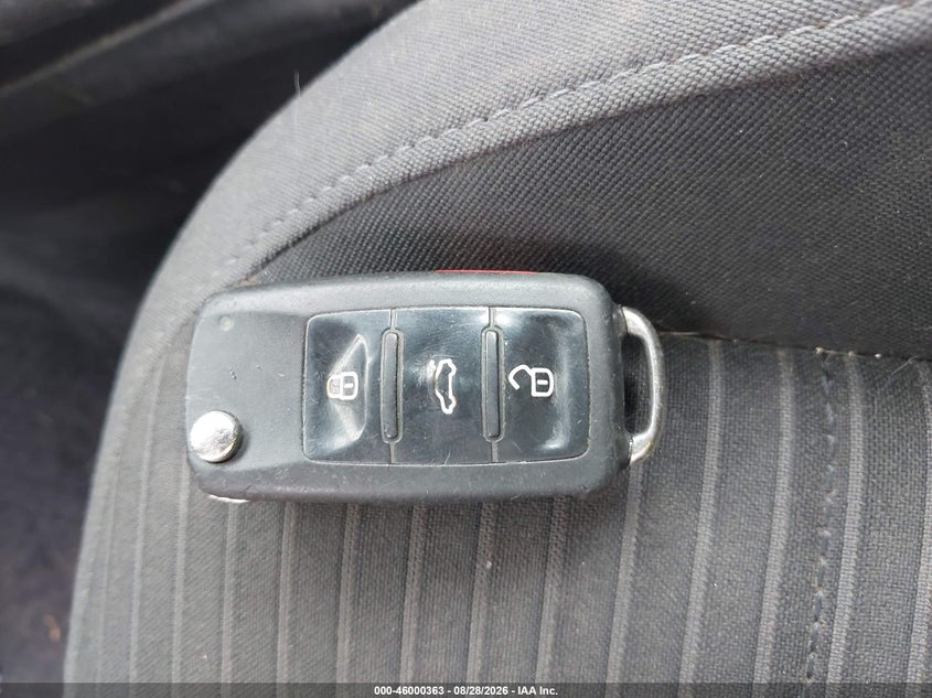 VOLKSWAGEN BEETLE 2013 VIN 3VWV67AT0DM608896