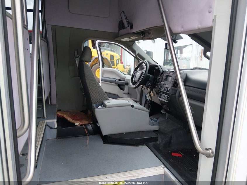 2017 FORD F-550 CHASSIS auction photo 5