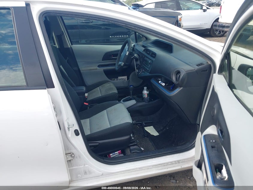 2013 TOYOTA PRIUS C auction photo 5