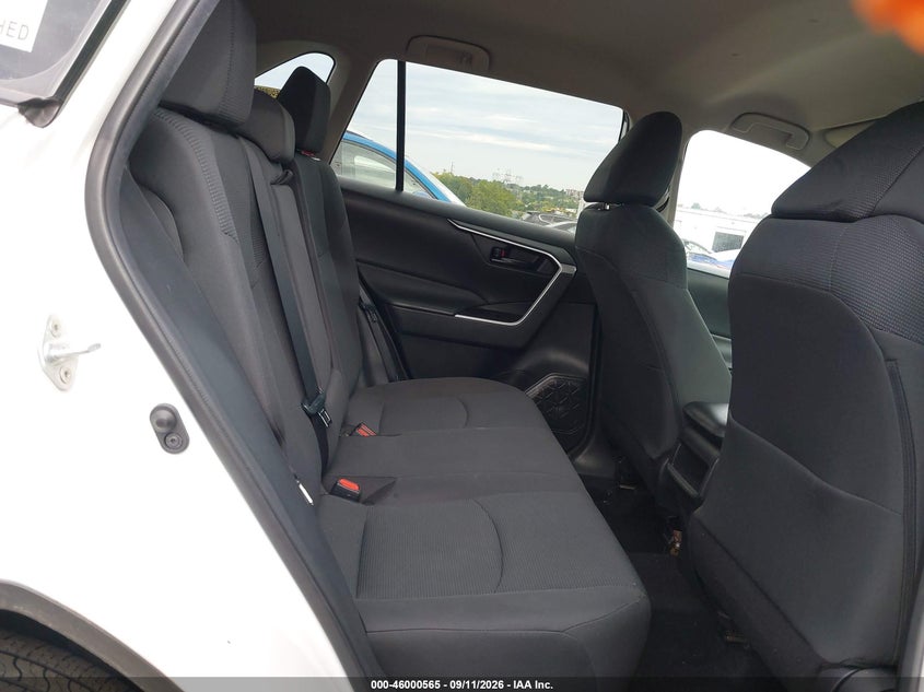 TOYOTA RAV4 - zdjęcie 8