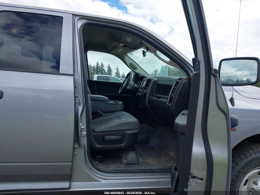 2019 RAM 1500 CLASSIC auction photo 5