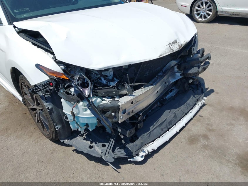 TOYOTA CAMRY - zdjęcie 14