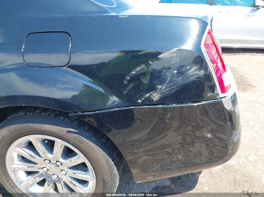 2014 CHRYSLER 300 auction photo 6