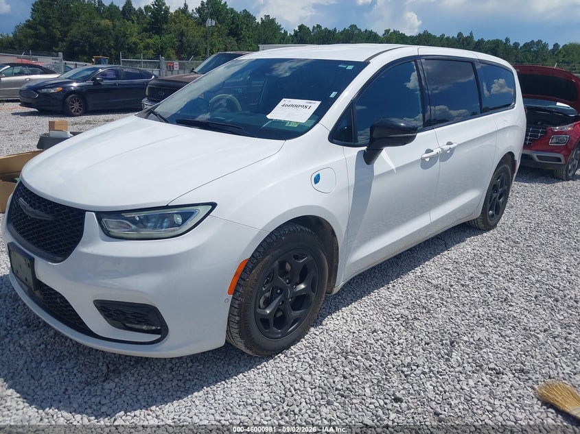 2024 Chrysler Pacifica, Right Side, IAAI, VIN 2C4RC1S76RR160921 — photo 2