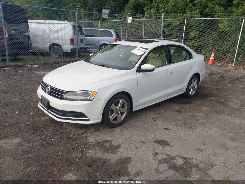 2015 VOLKSWAGEN JETTA auction photo 2