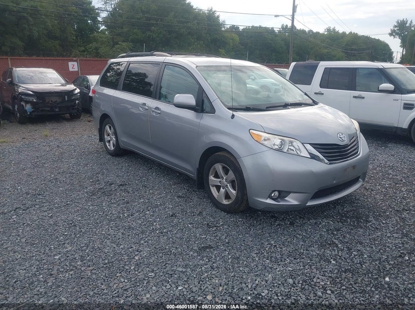 2012 TOYOTA SIENNA auction photo 1