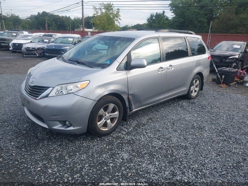 2012 TOYOTA SIENNA auction photo 2