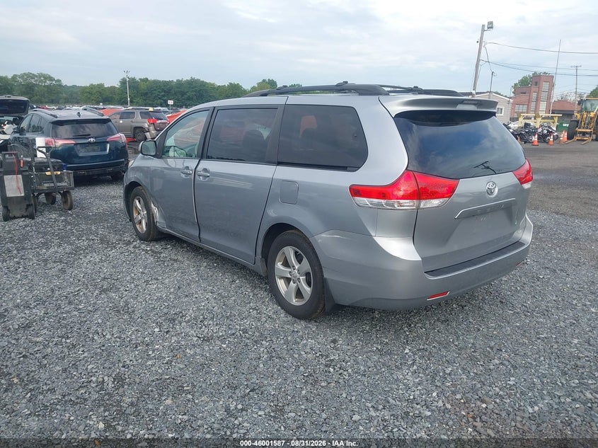 2012 TOYOTA SIENNA auction photo 3