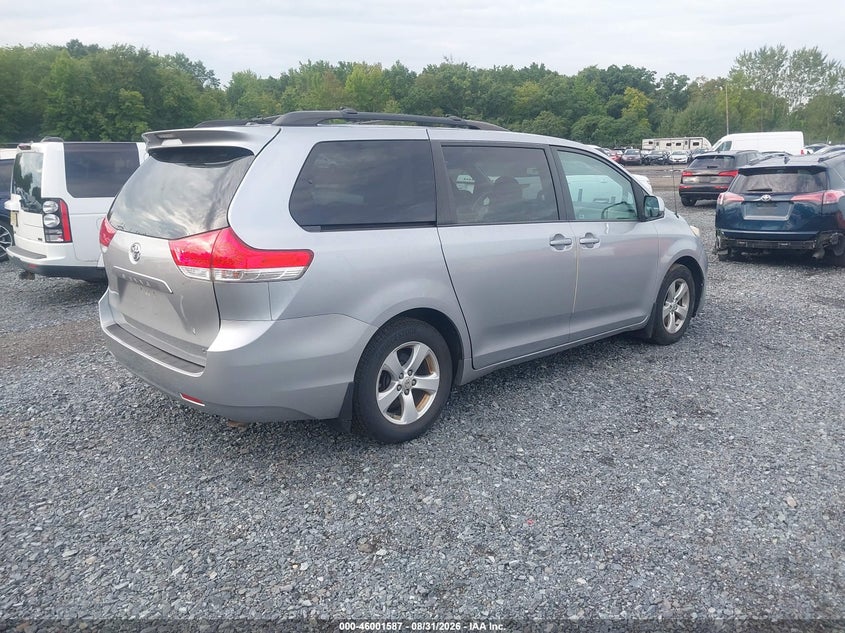 2012 TOYOTA SIENNA auction photo 4