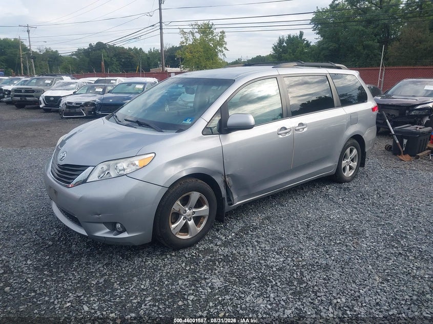 2012 TOYOTA SIENNA auction photo 6