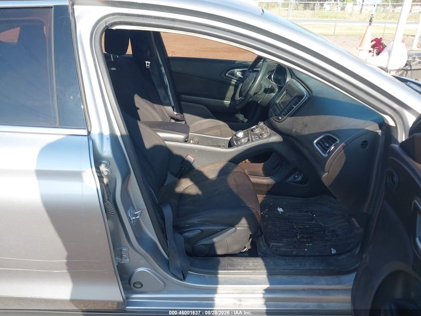 2015 CHRYSLER 200 auction photo 5