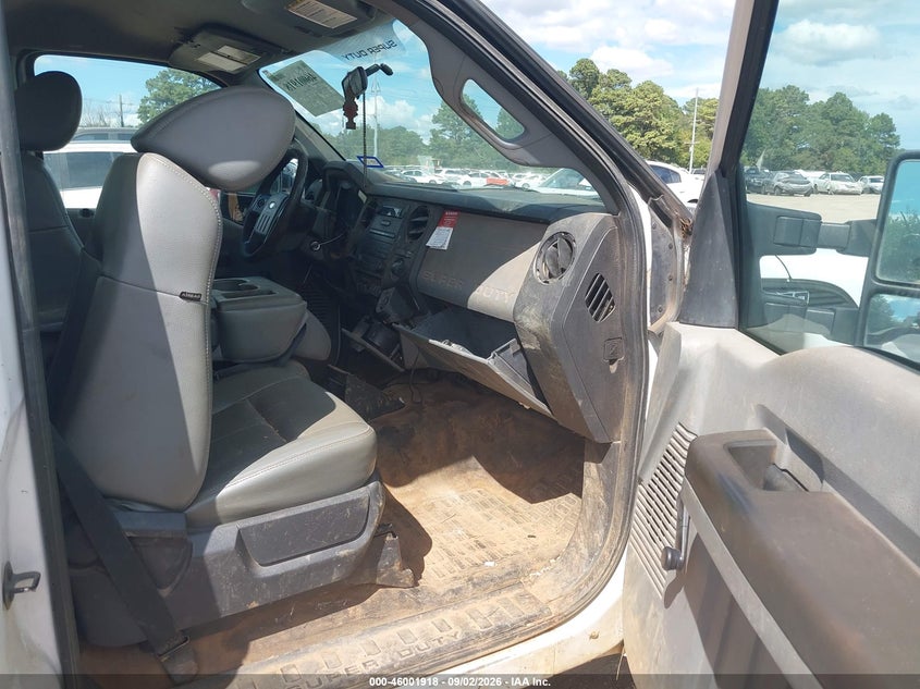 2012 FORD F-350 CHASSIS auction photo 6