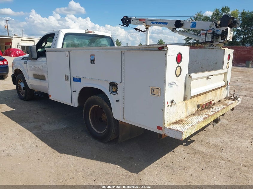 2011 FORD F-350 CHASSIS auction photo 3