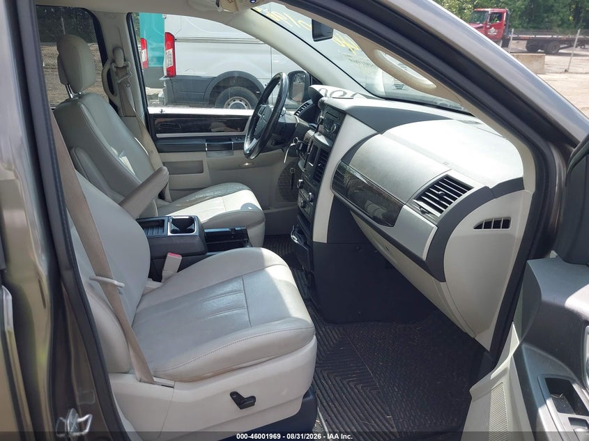 2010 DODGE GRAND CARAVAN auction photo 5